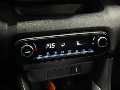 Toyota Yaris - Thumbnail 18