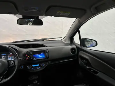 Toyota Yaris - Thumbnail 13