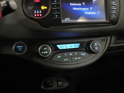 Toyota Yaris - Thumbnail 18