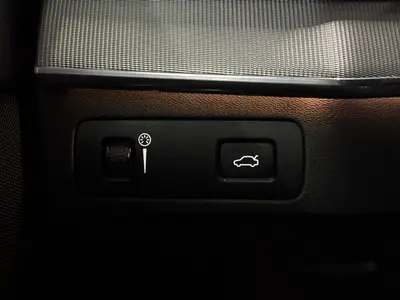 Volvo XC90 - Thumbnail 31