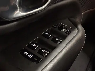 Volvo XC90 - Thumbnail 32