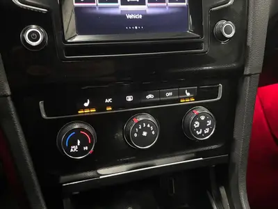 Volkswagen Golf - Thumbnail 17