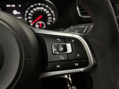 Volkswagen Golf - Thumbnail 19