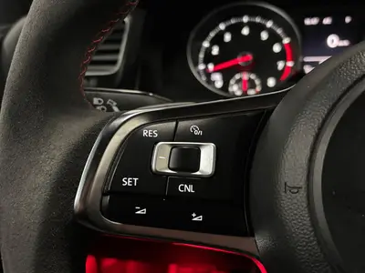 Volkswagen Golf - Thumbnail 20