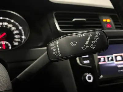 Volkswagen Golf - Thumbnail 21