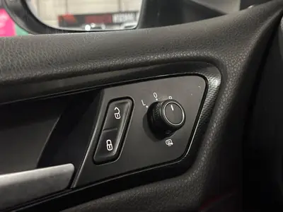 Volkswagen Golf - Thumbnail 24