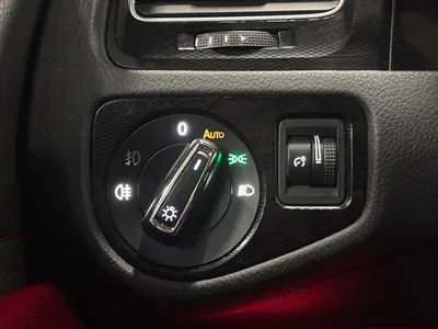 Volkswagen Golf - Thumbnail 25