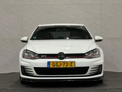 Volkswagen Golf - Thumbnail 6