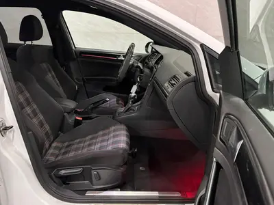 Volkswagen Golf - Thumbnail 10