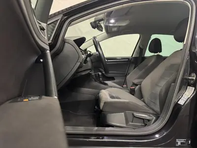 Volkswagen Golf - Thumbnail 10