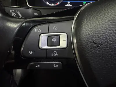 Volkswagen Golf - Thumbnail 18