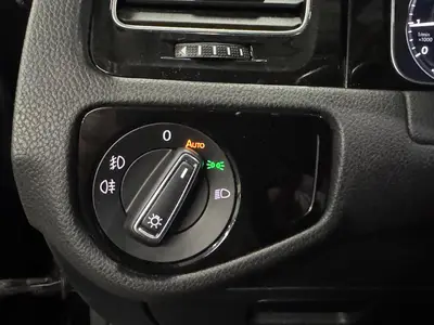 Volkswagen Golf - Thumbnail 21