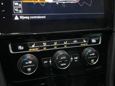 Volkswagen Golf - Thumbnail 18