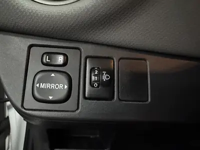 Toyota Yaris - Thumbnail 21