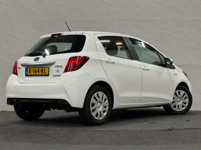 Toyota Yaris - Thumbnail 3