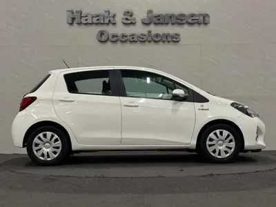 Toyota Yaris - Thumbnail 6