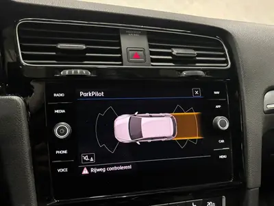 Volkswagen Golf - Thumbnail 18