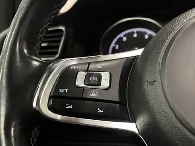 Volkswagen Golf - Thumbnail 24