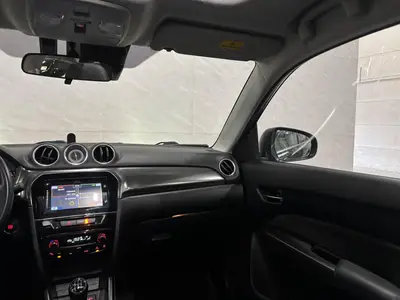 Suzuki Vitara - Thumbnail 12