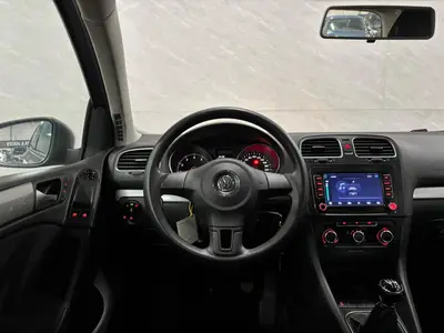 Volkswagen Golf - Thumbnail 13