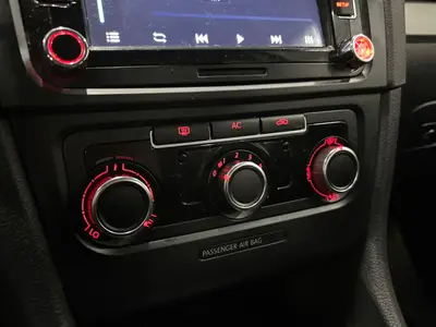 Volkswagen Golf - Thumbnail 15