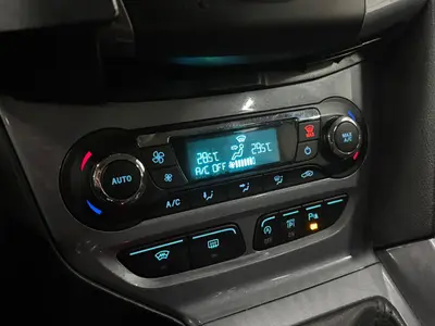 Ford Focus - Thumbnail 19