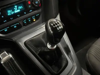 Ford Focus - Thumbnail 20