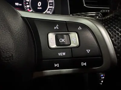 Volkswagen Golf - Thumbnail 21