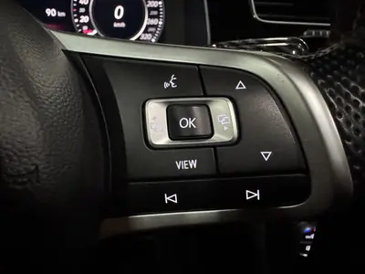 Volkswagen Golf - Thumbnail 22