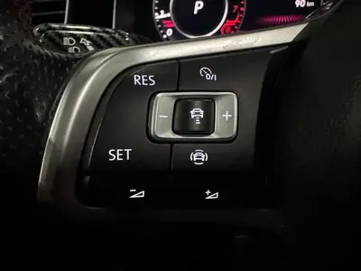 Volkswagen Golf - Thumbnail 23