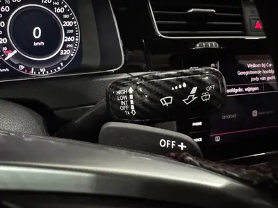 Volkswagen Golf - Thumbnail 24