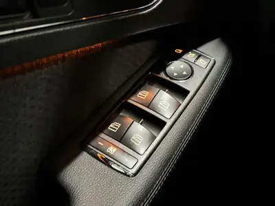 Mercedes-Benz E-Klasse - Thumbnail 23