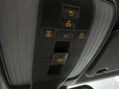 Mercedes-Benz E-Klasse - Thumbnail 24