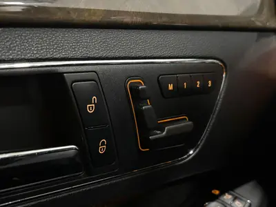 Mercedes-Benz E-Klasse - Thumbnail 25