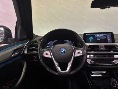 BMW iX3 - Thumbnail 16