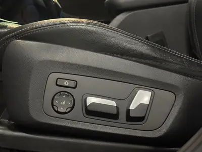 BMW iX3 - Thumbnail 27