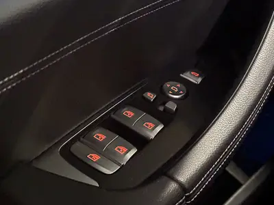 BMW iX3 - Thumbnail 29