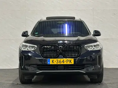 BMW iX3 - Thumbnail 6