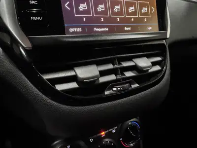 Peugeot 208 - Thumbnail 16