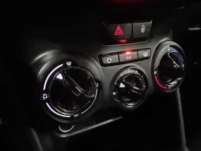 Peugeot 208 - Thumbnail 18