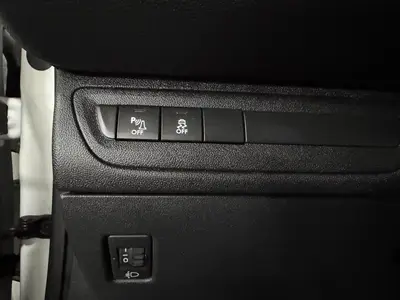 Peugeot 208 - Thumbnail 25