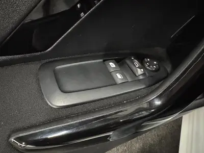 Peugeot 208 - Thumbnail 26