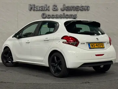 Peugeot 208 - Thumbnail 4