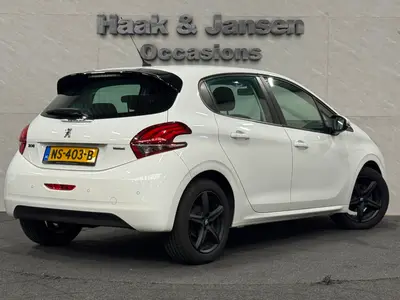 Peugeot 208 - Thumbnail 5