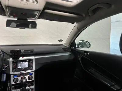 Volkswagen Passat - Thumbnail 14