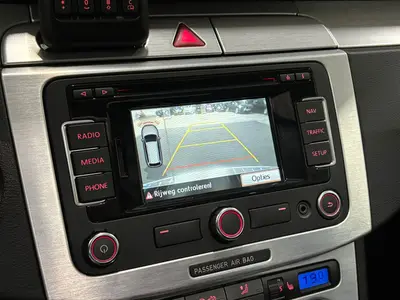 Volkswagen Passat - Thumbnail 18