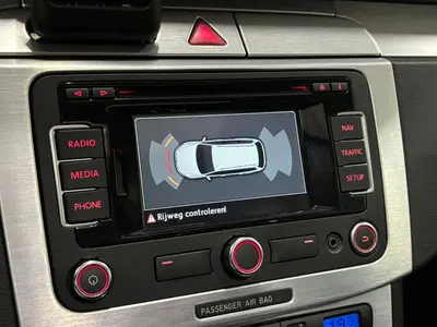 Volkswagen Passat - Thumbnail 19