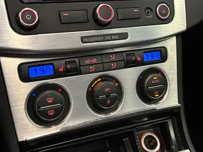 Volkswagen Passat - Thumbnail 21