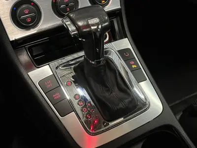 Volkswagen Passat - Thumbnail 22