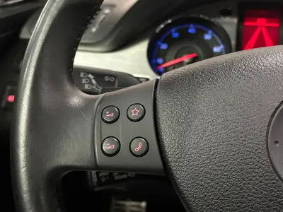 Volkswagen Passat - Thumbnail 24